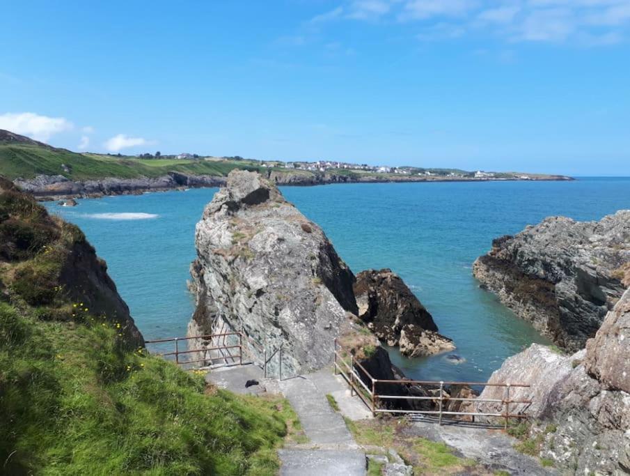 Coastal Bungalow, Sleeps 5 And Ideal For Walkers Amlwch Buitenkant foto