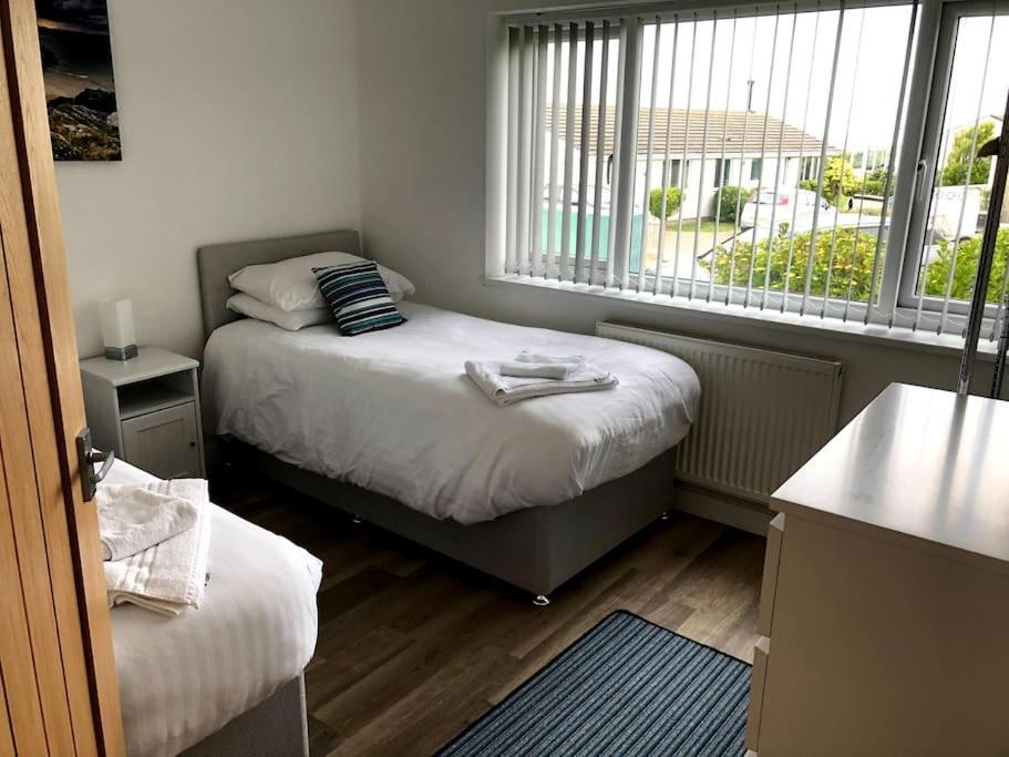 Coastal Bungalow, Sleeps 5 And Ideal For Walkers Amlwch Buitenkant foto