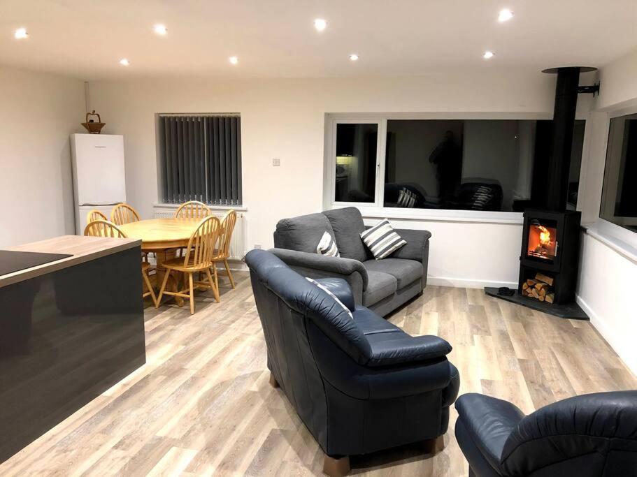 Coastal Bungalow, Sleeps 5 And Ideal For Walkers Amlwch Buitenkant foto