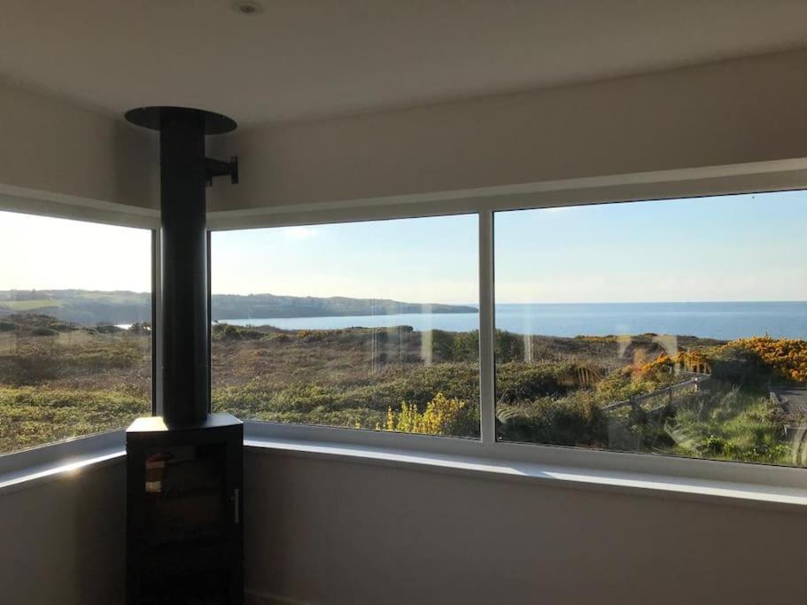 Coastal Bungalow, Sleeps 5 And Ideal For Walkers Amlwch Buitenkant foto