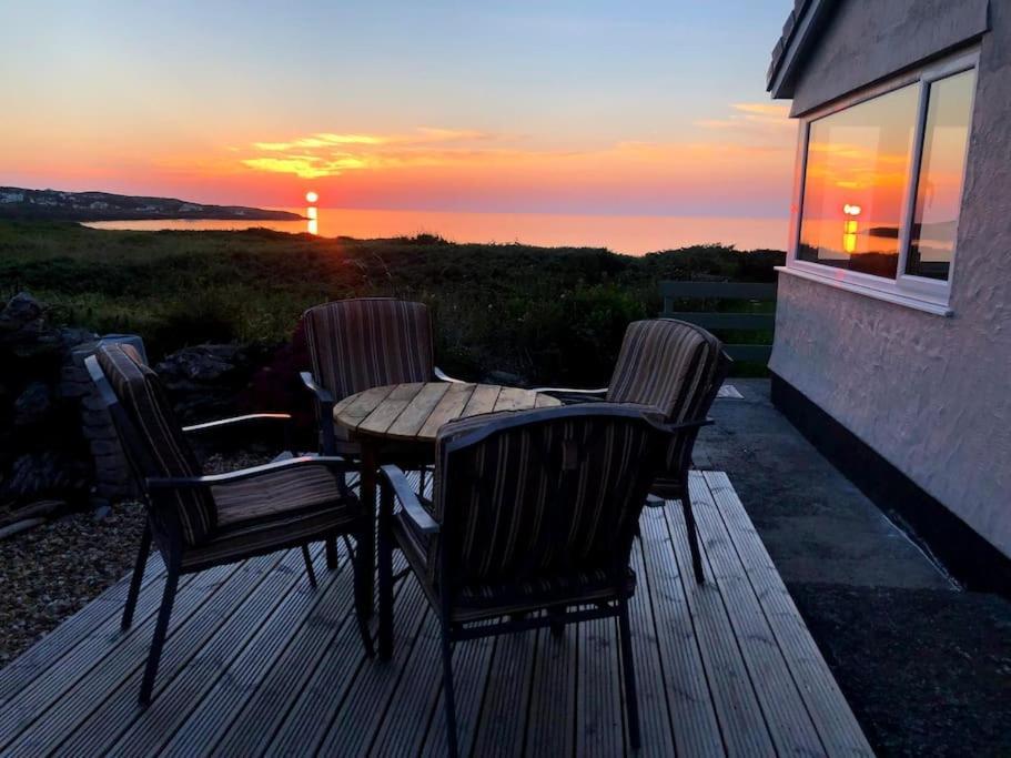 Coastal Bungalow, Sleeps 5 And Ideal For Walkers Amlwch Buitenkant foto