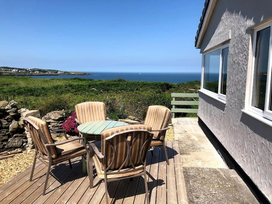 Coastal Bungalow, Sleeps 5 And Ideal For Walkers Amlwch Buitenkant foto