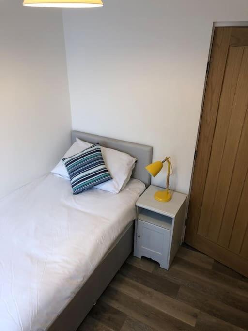 Coastal Bungalow, Sleeps 5 And Ideal For Walkers Amlwch Buitenkant foto