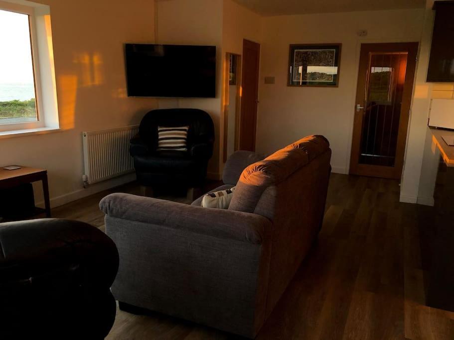 Coastal Bungalow, Sleeps 5 And Ideal For Walkers Amlwch Buitenkant foto